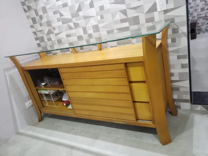 Kit buffet e mesa de jantar. Conjunto perfeito para sua casa. Excelente estado!!!