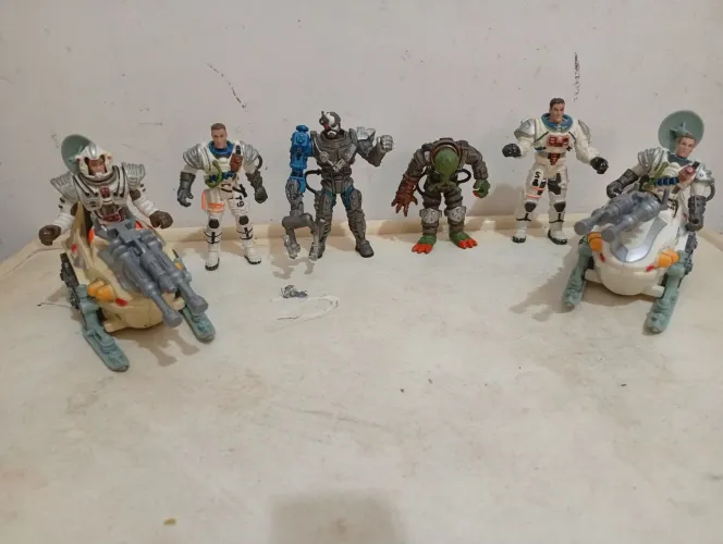 MINIATURA COLECIONÁVEL SPACE QUEST