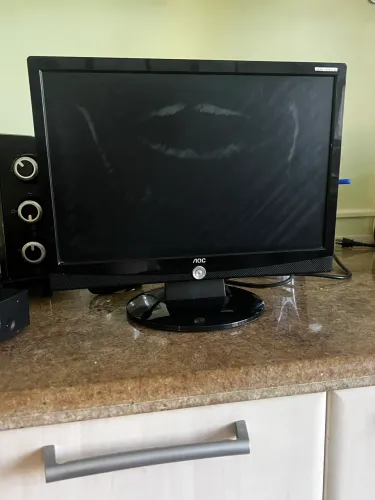 Monitor de computador AOC 15 polegadas.