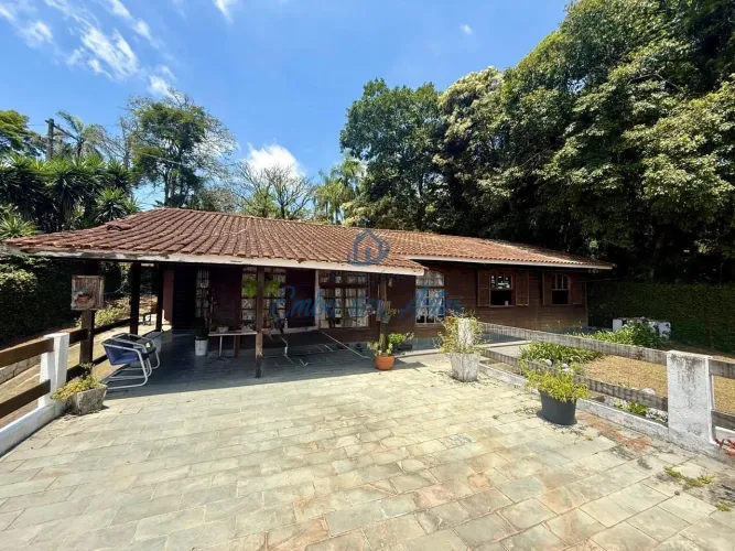 CASA Á VENDA COND EMBU COLONIAL
