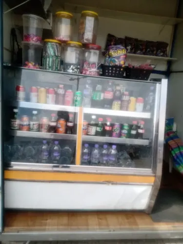 Balcão Refrigerado 1,25m x 1,10m - 220V - Ideal para Lanchonetes e Padarias (Ótimo Estado)