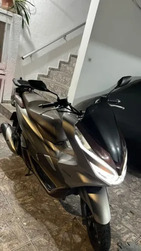 Honda PCX 2021/2022 - 2º Dono - Pneus Novos - R$ 16.000