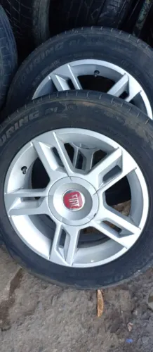 Hum jogo de rodas aro 14 com péneus função 4 por 98 Fiat e outros com essa furacão se