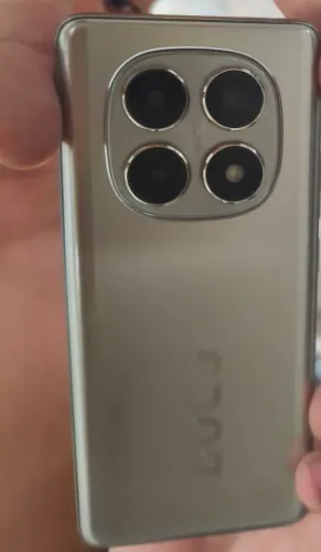 Vendo um poco x7 em perfeitas condições 256gb 8gb de ram 1250 preço negociável