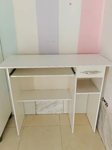 Vende-se escrivaninha