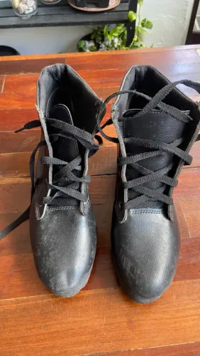 Bota corturno com salto feminino
