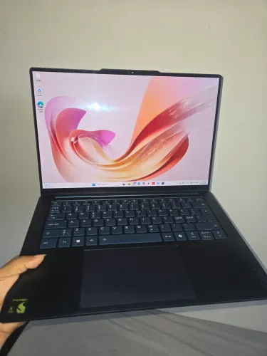 Lenovo Yoga Slim 7 Premium OLED - Snapdragon X Elite - 16GB RAM - 1TB SSD - Impecável!