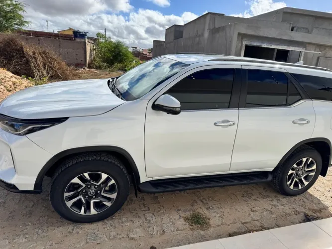 Toyota Hilux SW4 SRX Plat. 4X4 2.8 TB Die. Aut. 2025