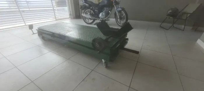 ELEVADOR PARA OFICINA DE MOTO