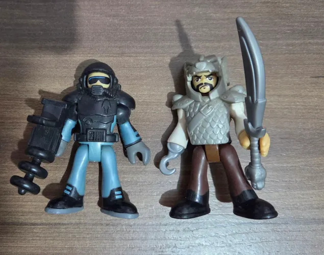 Bonecos Imaginext pirata e soldado 