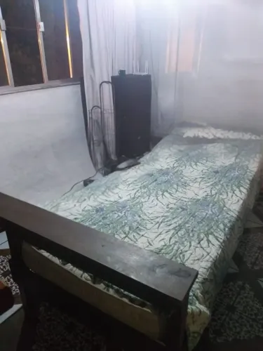 Cama toda de madeira