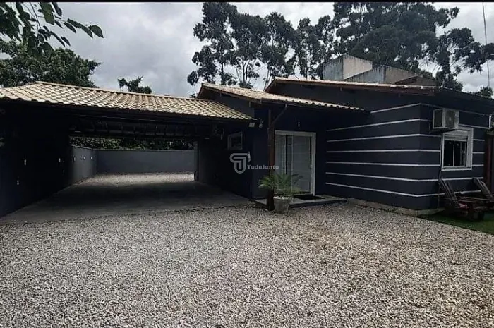 Casa térrea moderna no Campeche, com amplo pátio privativo e localização privilegiada, Flo
