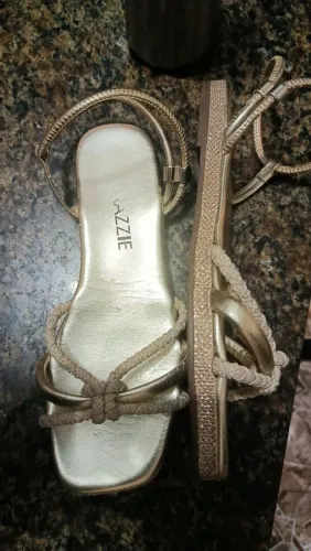 Sandália dourada com strass, número 36