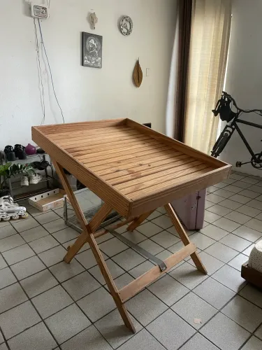 Mesa expositora dobrável
