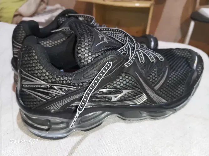 Tênis mizuno novo