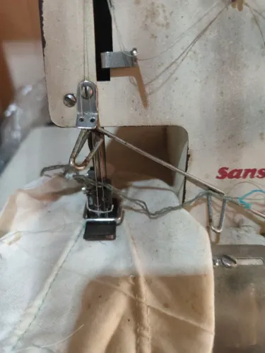 Vendo máquina de costura Galoneira portátil