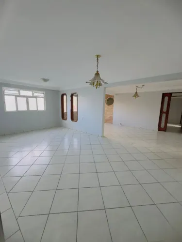 Imóvel para aluguel possui 171 metros quadrados com 5 quartos em Setor Marabá - Goiânia -