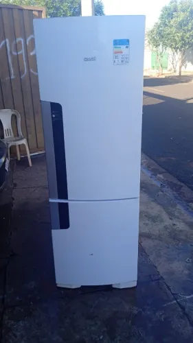 Vendo geladeira semi nova