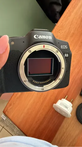 Canon R8