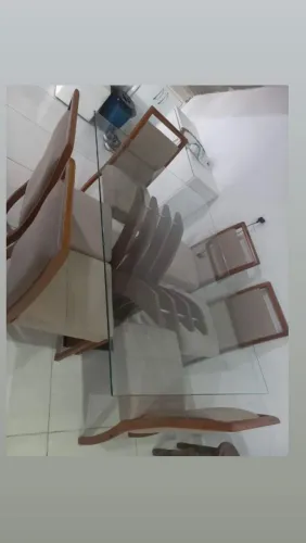 Mesa e cadeiras