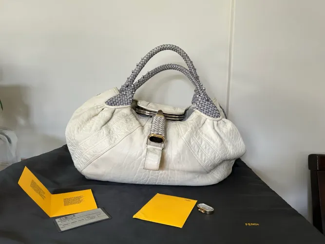 Bolsa fendi spy branca (off white) original