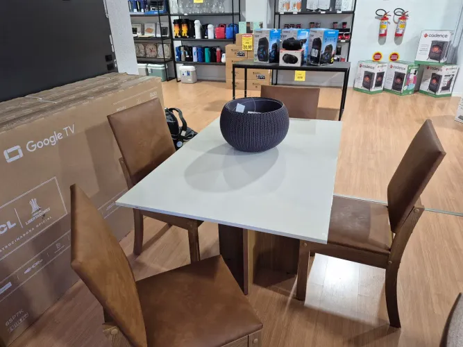 Conjunto de mesa 4 cadeiras henn 