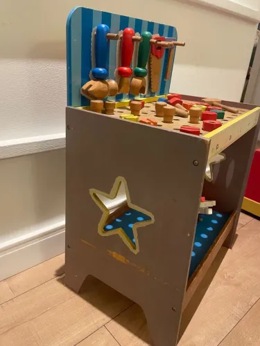 Mesa de ferramentas infantil