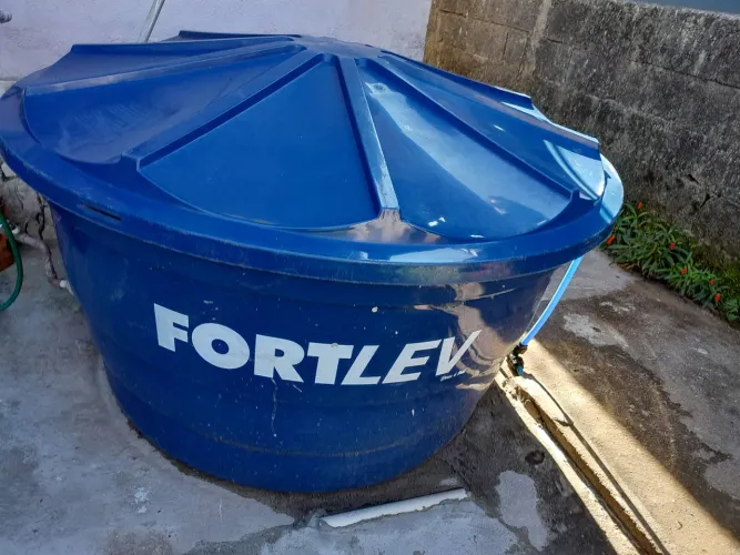 Vende=se 02 caixas d'água de 1000lts ( nova )
