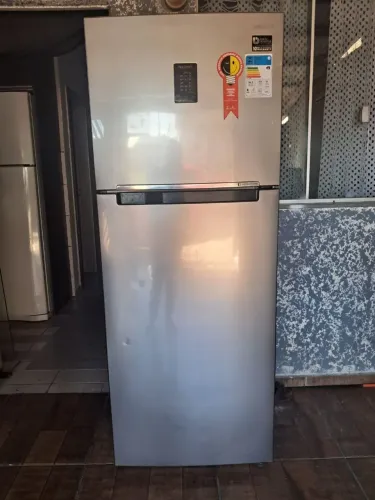 Vendo geladeira frost free inox 