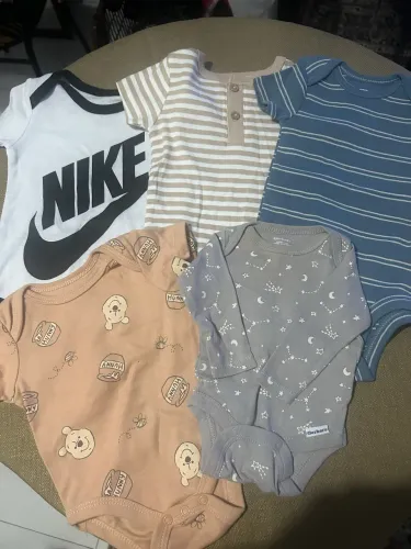 Roupinhas de bebê importadas