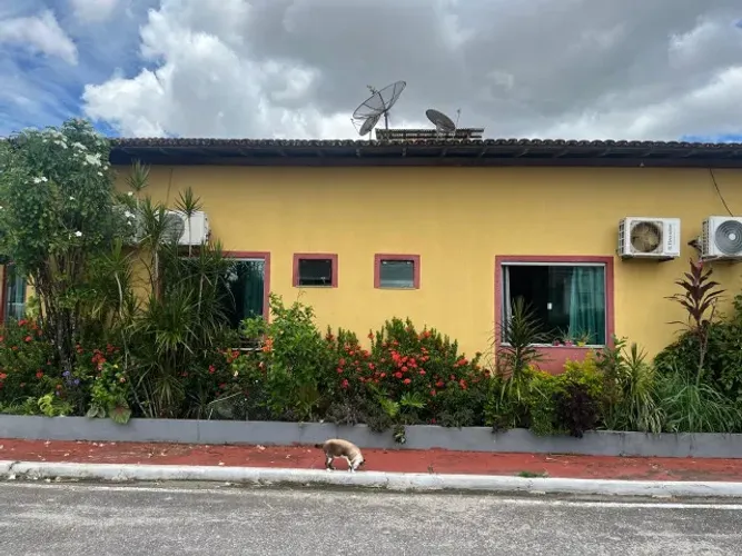 Casa, 220m², 4/4, 2 vgs no Cond. Altos de Pinheiro