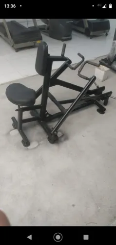Máquina para panturrilhas academia