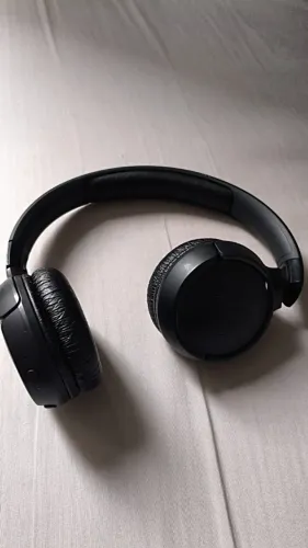 Fone De Ouvido Tune 530BT JBL Sem Fio Com Bluetooth Preto