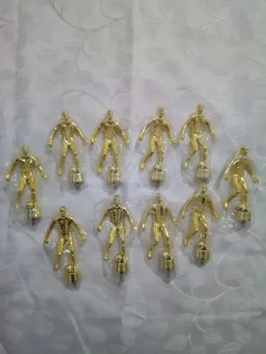 Kit 10 estatuetas de troféus!!! Medida 14cm x7 cm. R$150,00