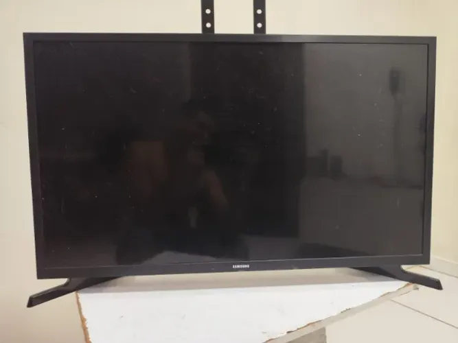 TV Samsung 32'' - Smart TV (Conexão Google, Espelhamento de tela do Celular, Conexão Wifi)