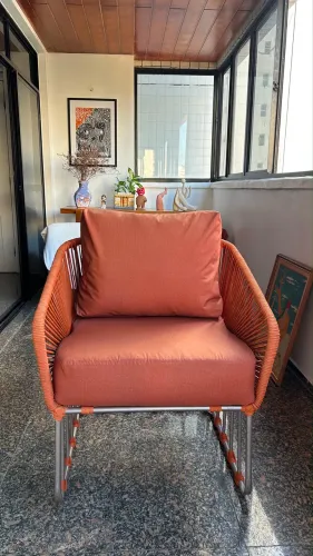 Poltrona terracota em corda náutica ideal tanto para área externa quanto interna