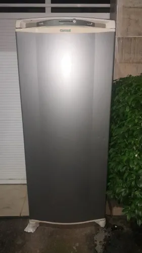 Vende uma geladeira