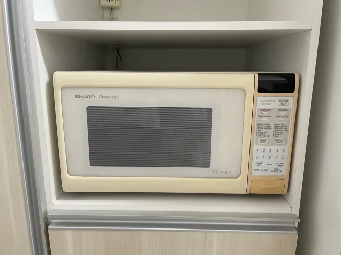 Microondas Sharp R-3a97 Eléctrico Blanco 850w - 40 Litros (Usado)