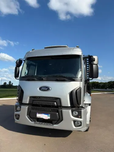 Caminhão FORD CARGO 1723