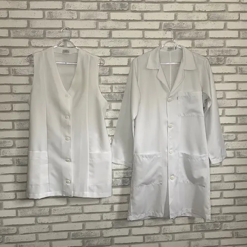 Roupas Brancas 5 Peças (2 Jalecos Aspen + 3 Calças Multivest) Tamanho PP/34-36