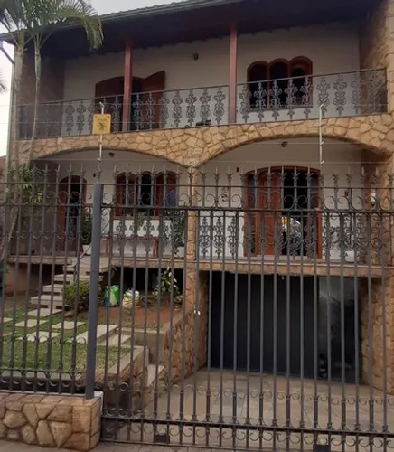 Ótima casa a venda no centro de Varginha