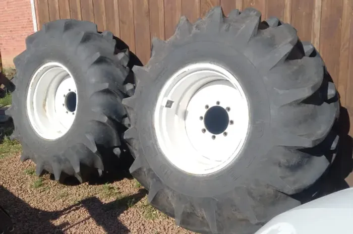 Pneus Montados 23.1-30