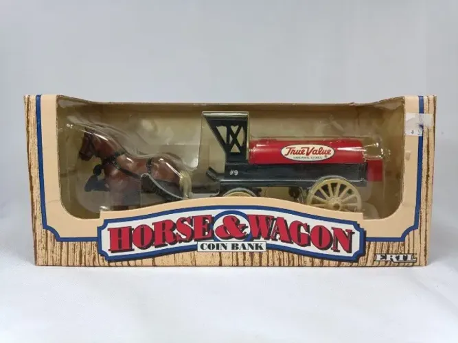 Linda Carroça com dois Cavalos e um Tanque - tema da True Value, loja de ferramentas