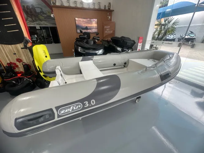 Bote Zefir Wind F300 2025