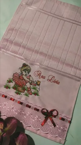 Toalhas bordadas e personalizadas infantil.