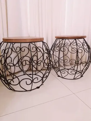 Mesa de apoio banco e puff 