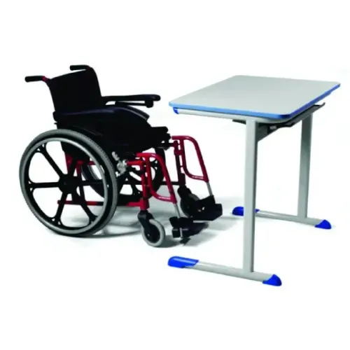 Mesa individual acessível para pessoa em cadeira de rodas (PCR) com PORTA LIVROS