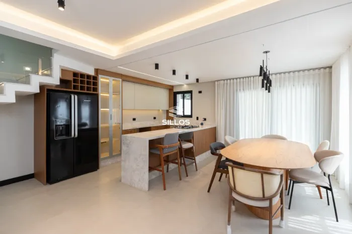 Sobrado em condomínio à venda com 3 quartos em Santa Felicidade em Curitiba