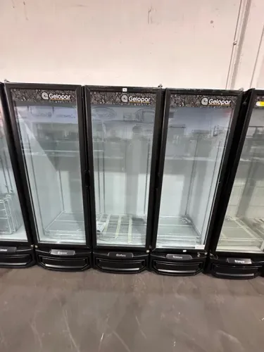 Expositor 3 portas cerveja  1450 litros Gelopar 