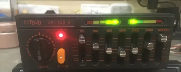 Tojo Gr 100 A Hibrido raríssimo  Equalizador e amplificador  perfeito 